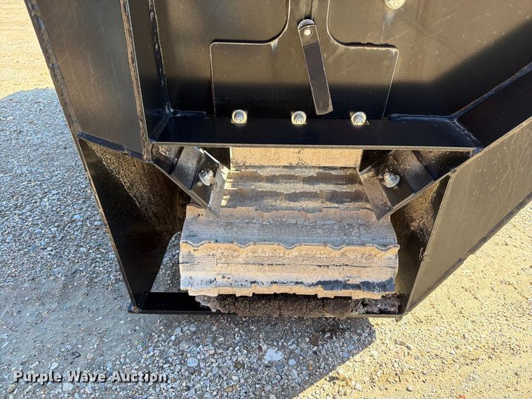 image for item OE9746 John Deere SD84 skid steer side discharge bucket