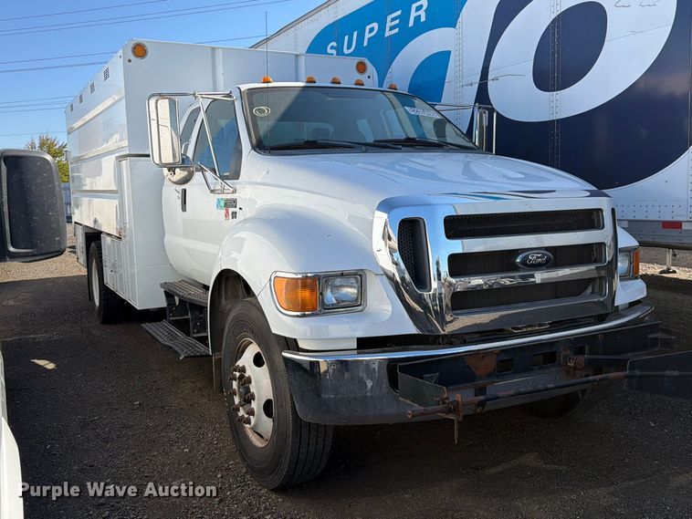 image for item YA3441 2015 Ford F650 Super Duty chipper truck