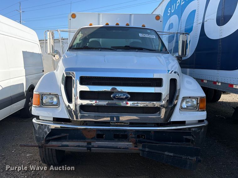image for item YA3441 2015 Ford F650 Super Duty chipper truck