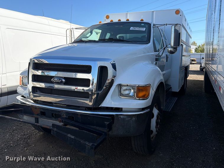 image for item YA3441 2015 Ford F650 Super Duty chipper truck