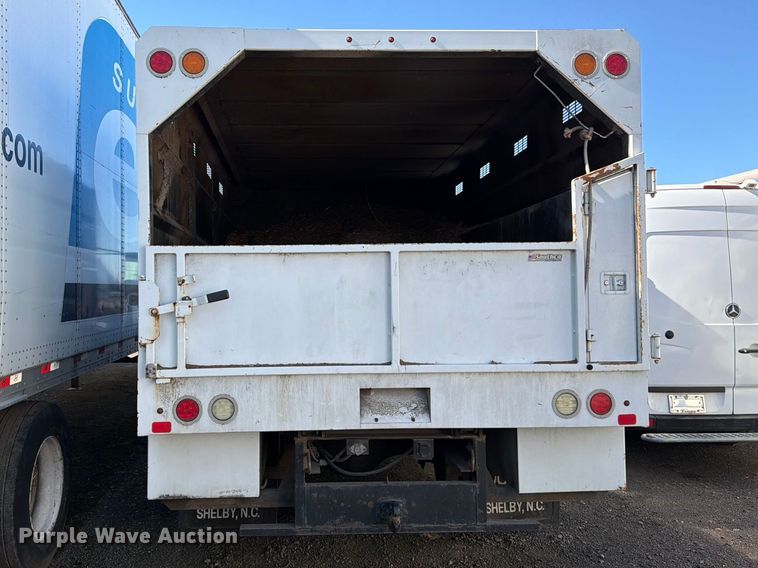 image for item YA3441 2015 Ford F650 Super Duty chipper truck
