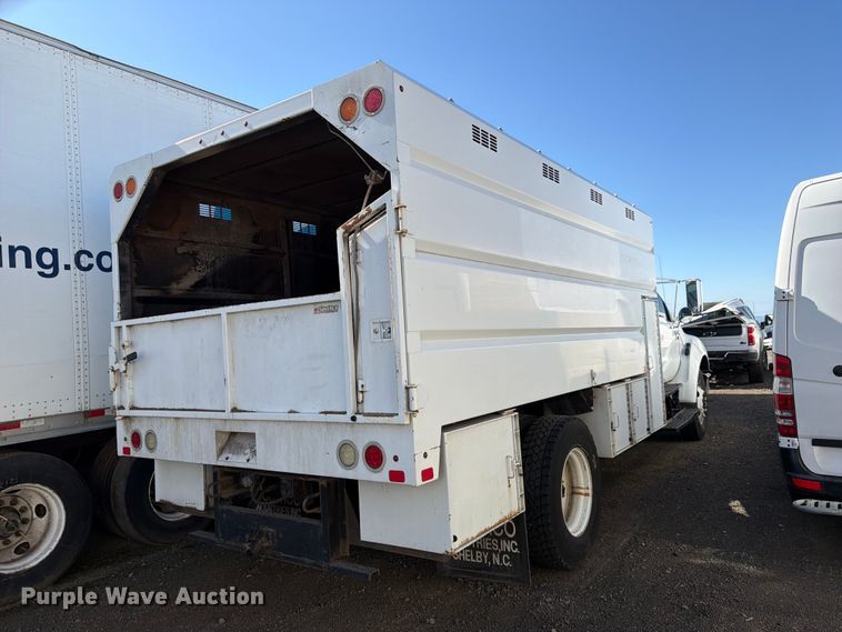 image for item YA3441 2015 Ford F650 Super Duty chipper truck