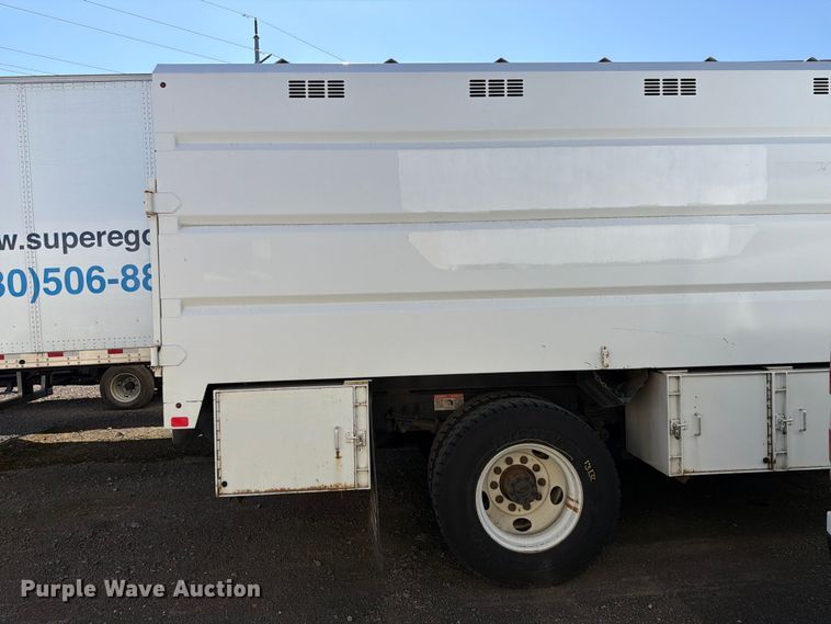 image for item YA3441 2015 Ford F650 Super Duty chipper truck