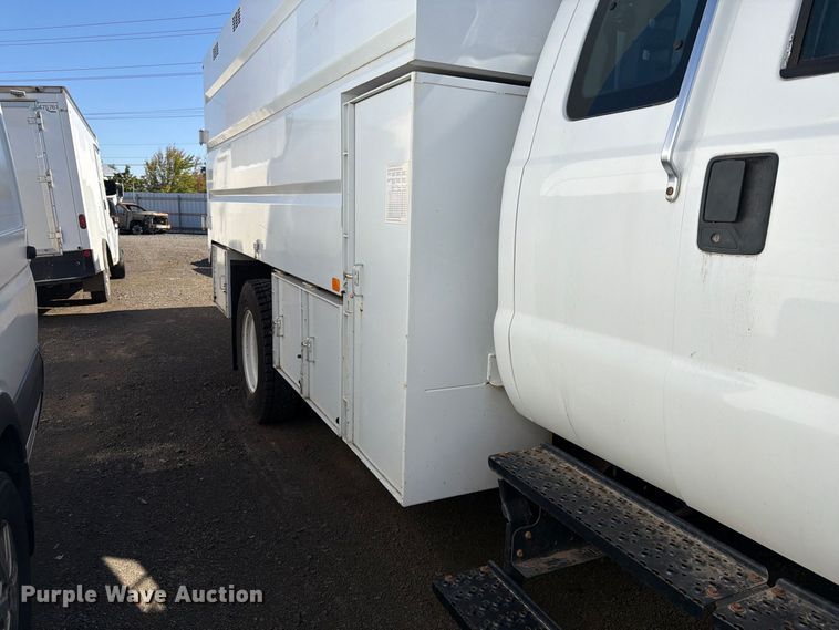 image for item YA3441 2015 Ford F650 Super Duty chipper truck