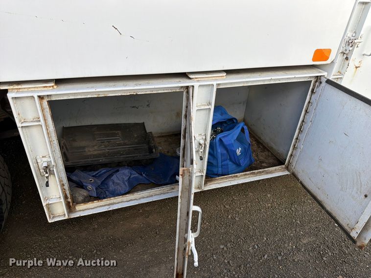 image for item YA3441 2015 Ford F650 Super Duty chipper truck