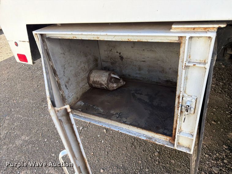 image for item YA3441 2015 Ford F650 Super Duty chipper truck