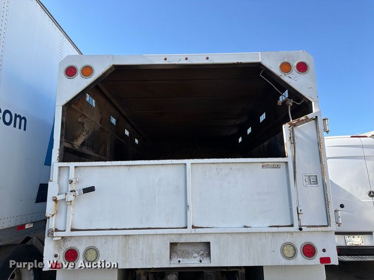 image for item YA3441 2015 Ford F650 Super Duty chipper truck
