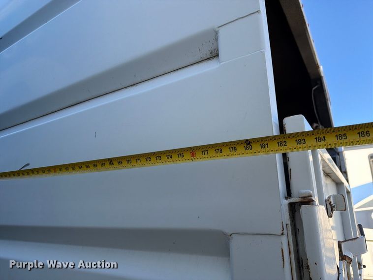 image for item YA3441 2015 Ford F650 Super Duty chipper truck