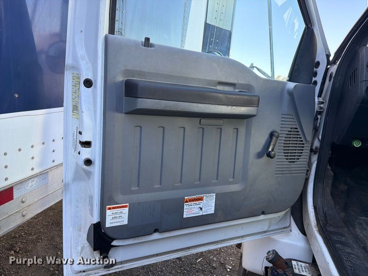 image for item YA3441 2015 Ford F650 Super Duty chipper truck