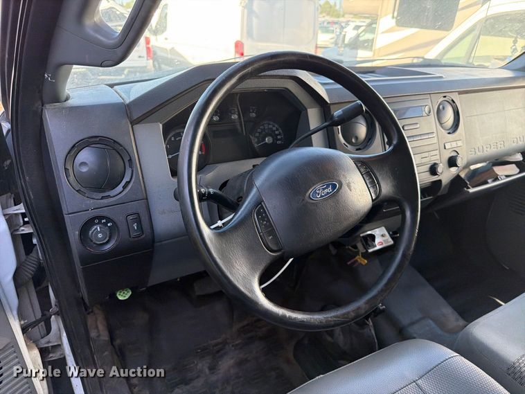 image for item YA3441 2015 Ford F650 Super Duty chipper truck