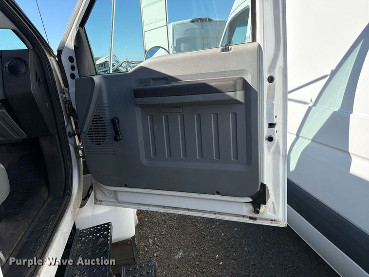 image for item YA3441 2015 Ford F650 Super Duty chipper truck