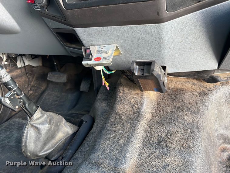 image for item YA3441 2015 Ford F650 Super Duty chipper truck