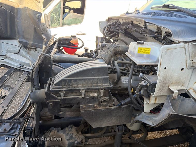 image for item YA3441 2015 Ford F650 Super Duty chipper truck