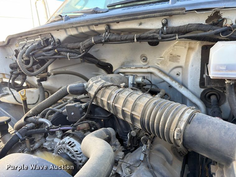 image for item YA3441 2015 Ford F650 Super Duty chipper truck