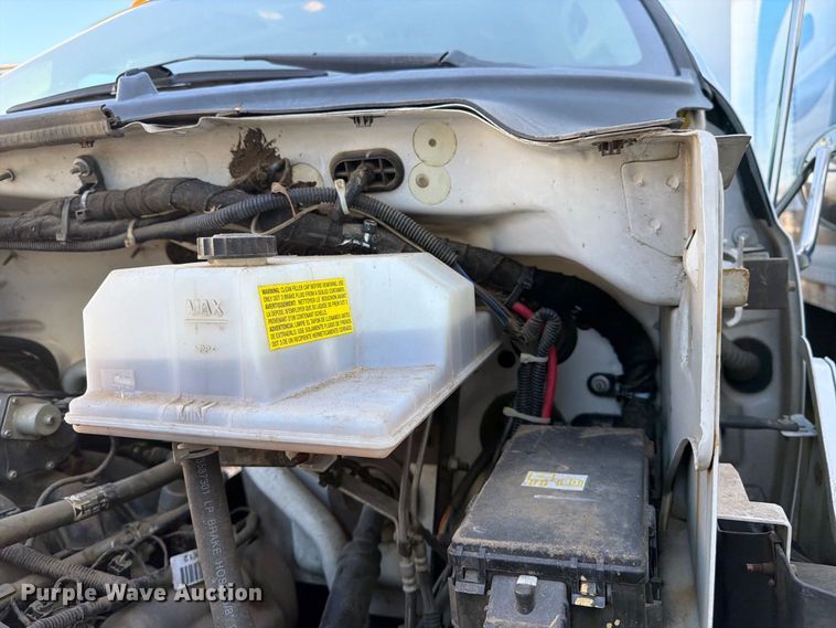 image for item YA3441 2015 Ford F650 Super Duty chipper truck