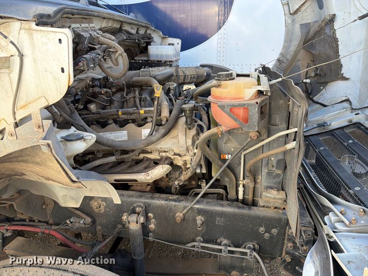 image for item YA3441 2015 Ford F650 Super Duty chipper truck
