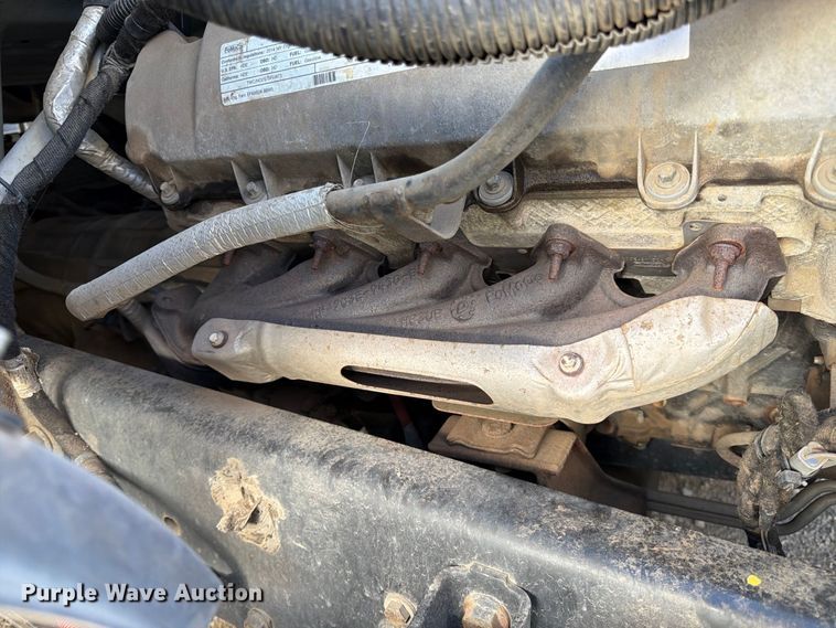 image for item YA3441 2015 Ford F650 Super Duty chipper truck