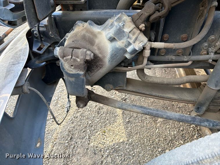 image for item YA3441 2015 Ford F650 Super Duty chipper truck