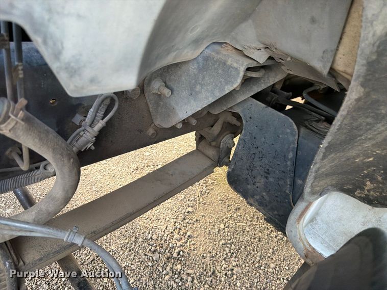 image for item YA3441 2015 Ford F650 Super Duty chipper truck