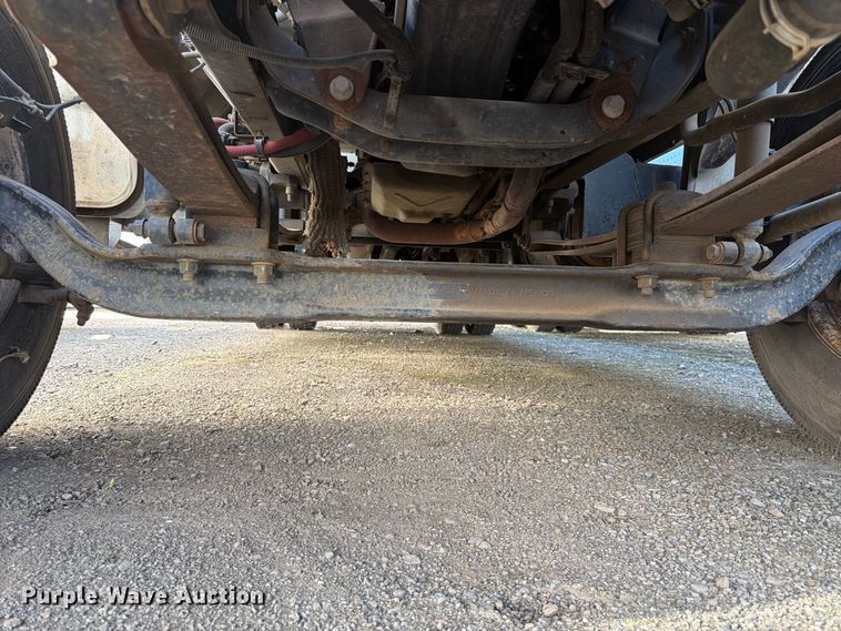 image for item YA3441 2015 Ford F650 Super Duty chipper truck