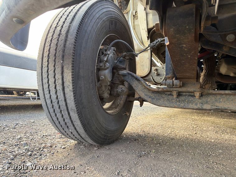 image for item YA3441 2015 Ford F650 Super Duty chipper truck