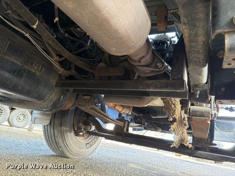 image for item YA3441 2015 Ford F650 Super Duty chipper truck