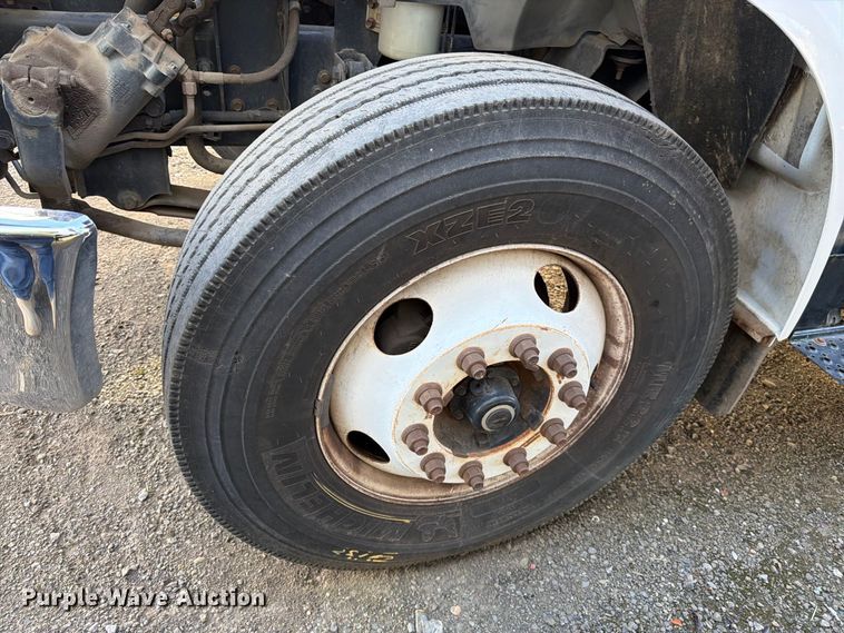image for item YA3441 2015 Ford F650 Super Duty chipper truck