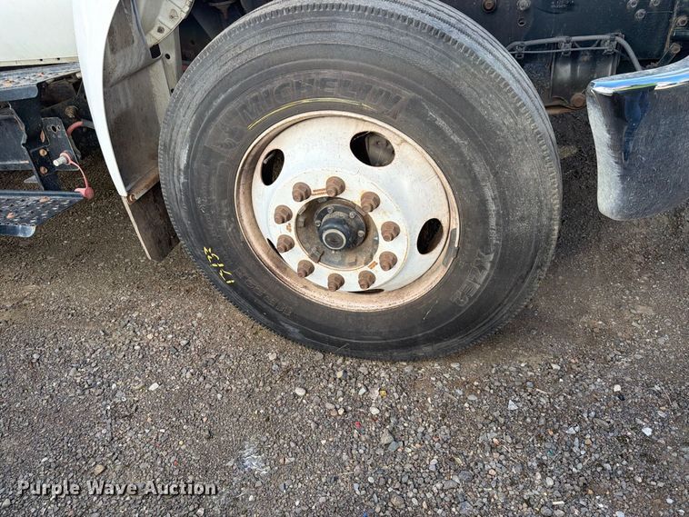 image for item YA3441 2015 Ford F650 Super Duty chipper truck