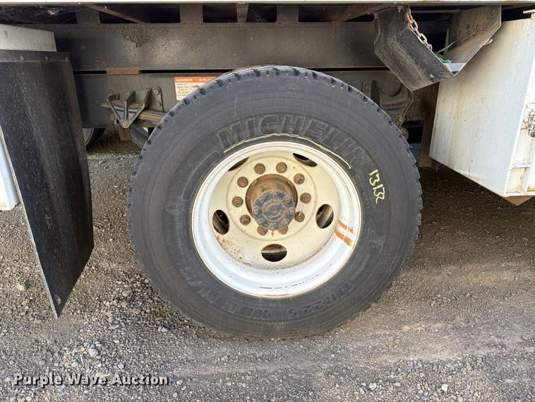 image for item YA3441 2015 Ford F650 Super Duty chipper truck