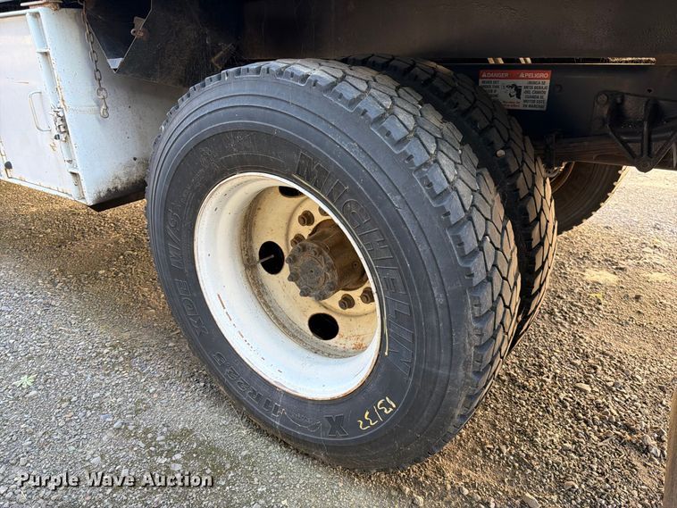 image for item YA3441 2015 Ford F650 Super Duty chipper truck