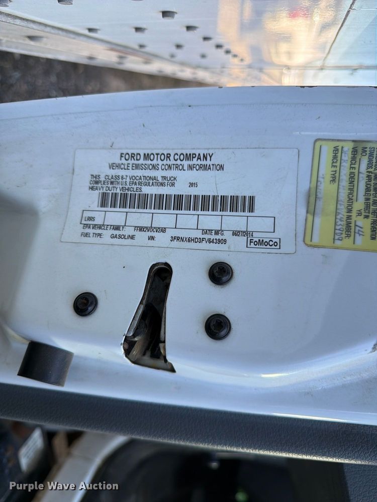 image for item YA3441 2015 Ford F650 Super Duty chipper truck