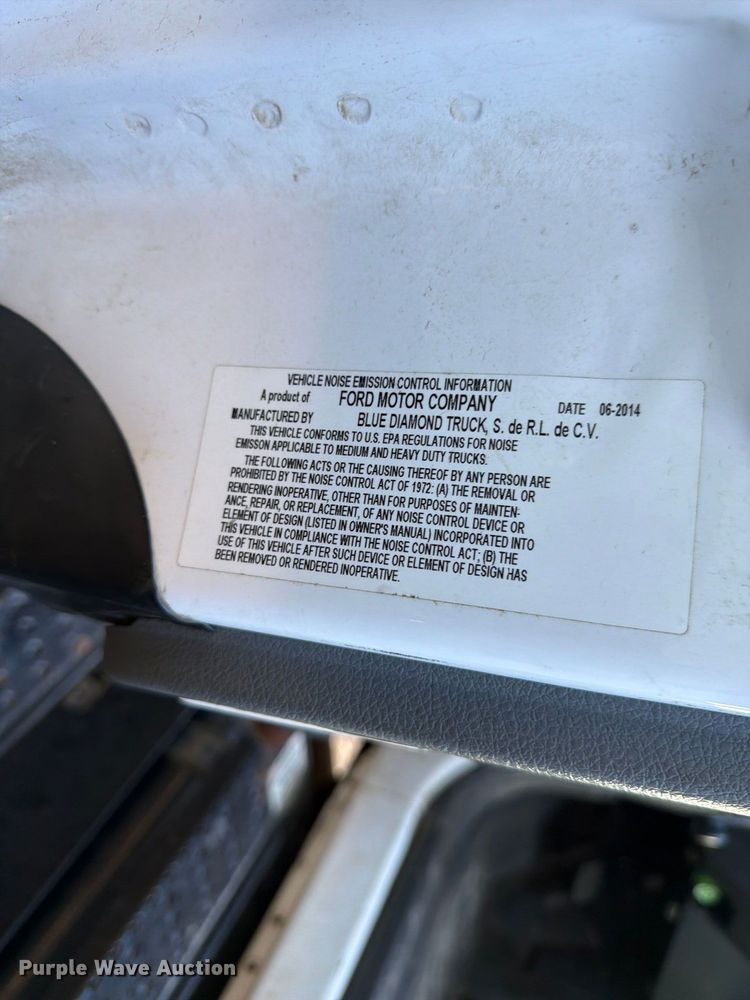 image for item YA3441 2015 Ford F650 Super Duty chipper truck