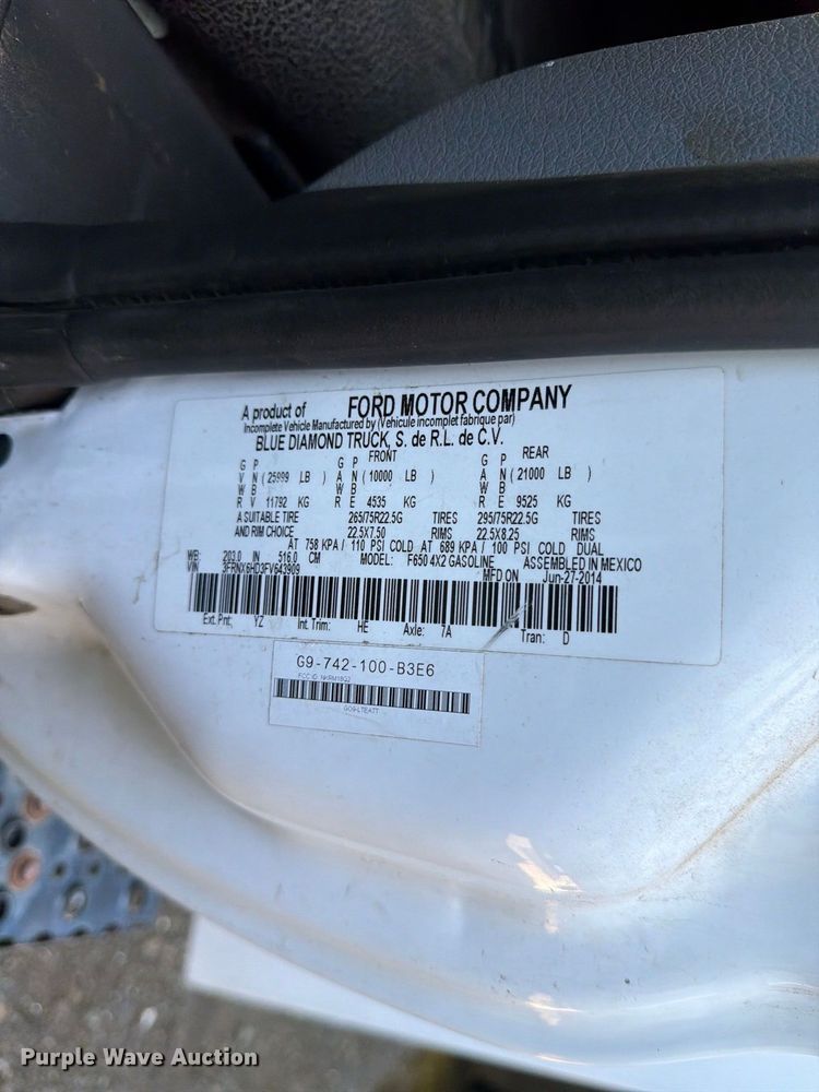image for item YA3441 2015 Ford F650 Super Duty chipper truck