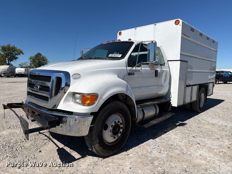 image for item YA3708 2015 Ford  F750 Super Duty Ext. Cab chipper truck