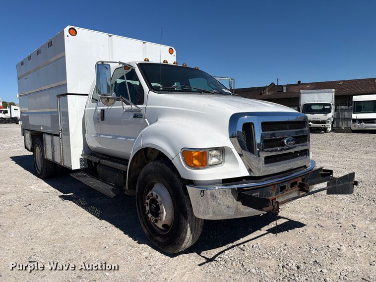 image for item YA3708 2015 Ford  F750 Super Duty Ext. Cab chipper truck