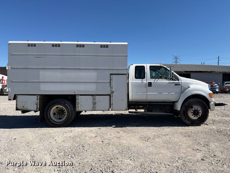 image for item YA3708 2015 Ford  F750 Super Duty Ext. Cab chipper truck