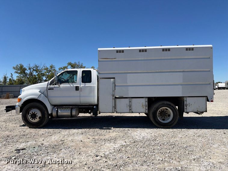 image for item YA3708 2015 Ford  F750 Super Duty Ext. Cab chipper truck