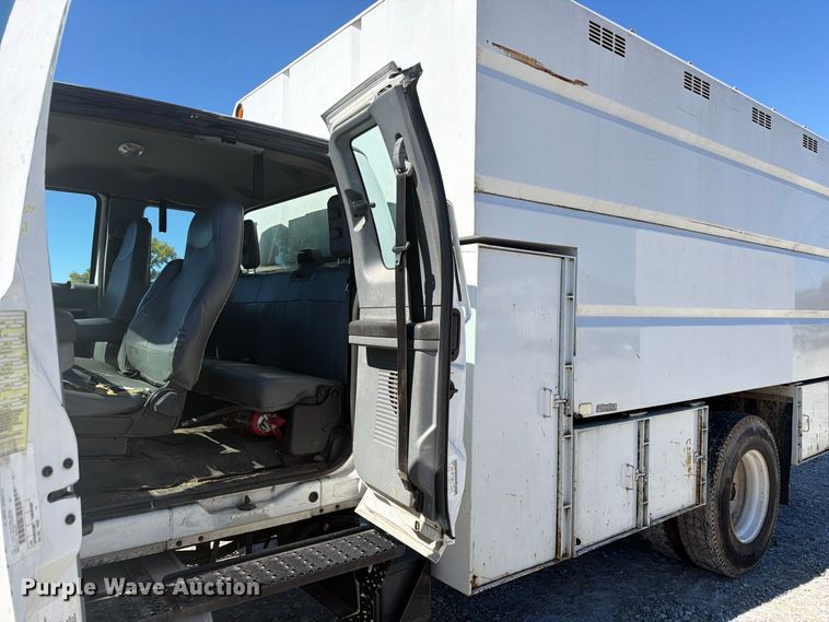 image for item YA3708 2015 Ford  F750 Super Duty Ext. Cab chipper truck