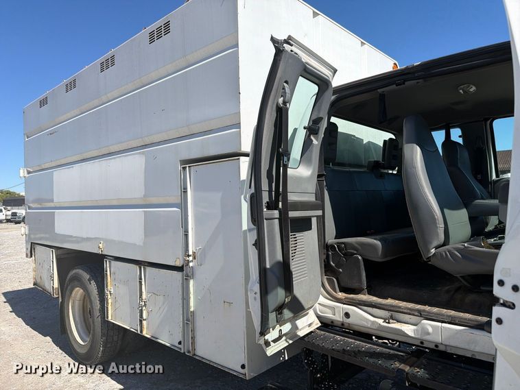 image for item YA3708 2015 Ford  F750 Super Duty Ext. Cab chipper truck