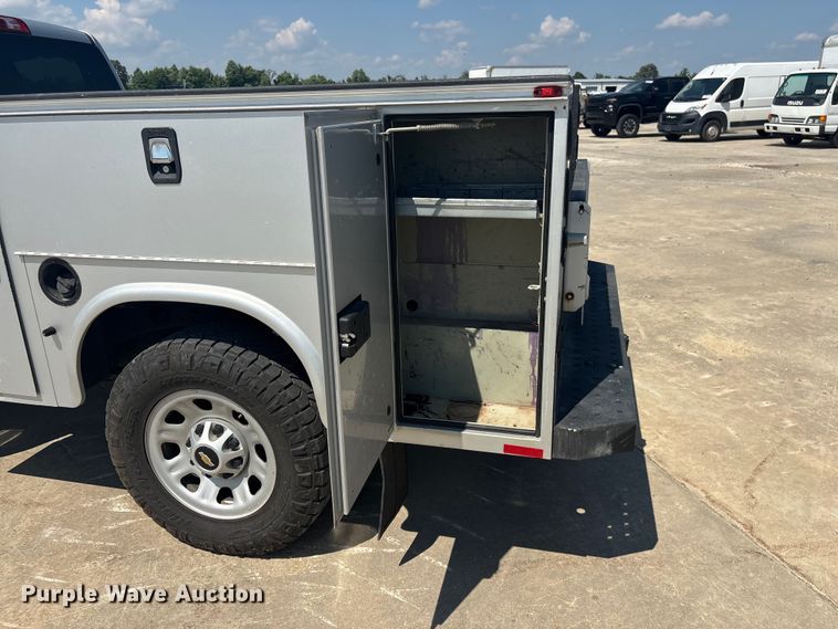 image for item YA3809 2018 Chevrolet  Silverado 2500HD Ext. Cab utility bed pickup truck