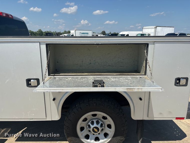 image for item YA3809 2018 Chevrolet  Silverado 2500HD Ext. Cab utility bed pickup truck