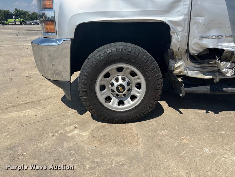 image for item YA3809 2018 Chevrolet  Silverado 2500HD Ext. Cab utility bed pickup truck