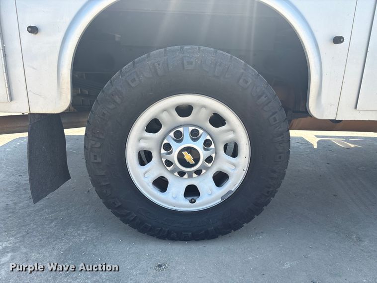 image for item YA3809 2018 Chevrolet  Silverado 2500HD Ext. Cab utility bed pickup truck