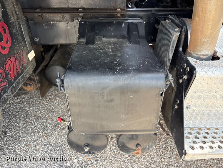 image for item YA3887 2014 Kenworth T8 Series dump truck