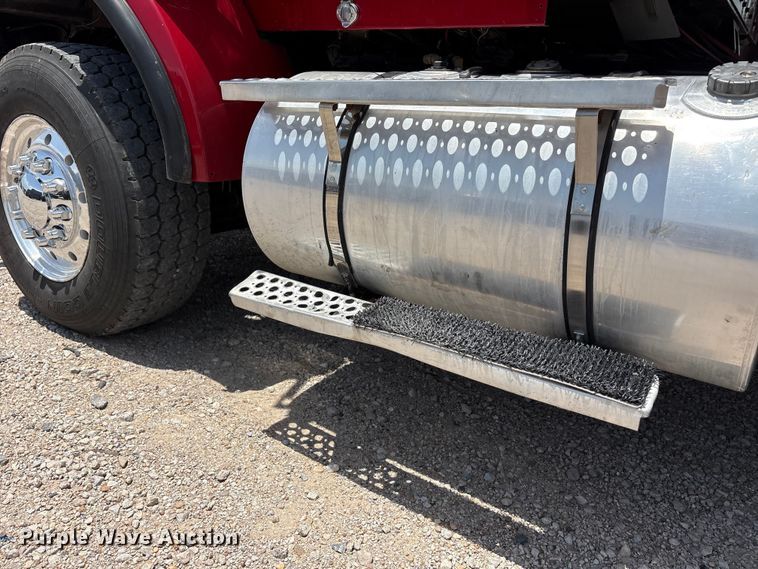 image for item YA3887 2014 Kenworth T8 Series dump truck
