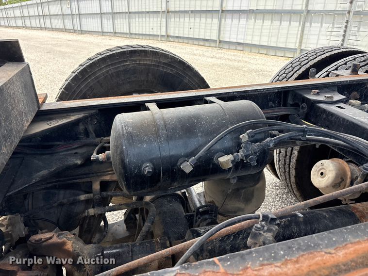 image for item YA3887 2014 Kenworth T8 Series dump truck