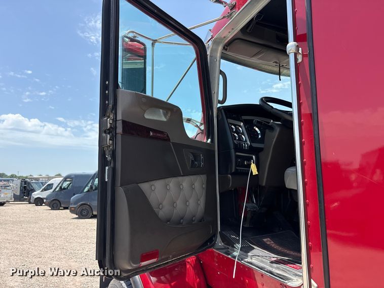 image for item YA3887 2014 Kenworth T8 Series dump truck