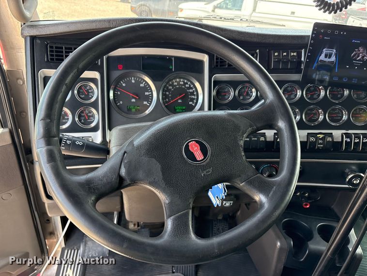 image for item YA3887 2014 Kenworth T8 Series dump truck
