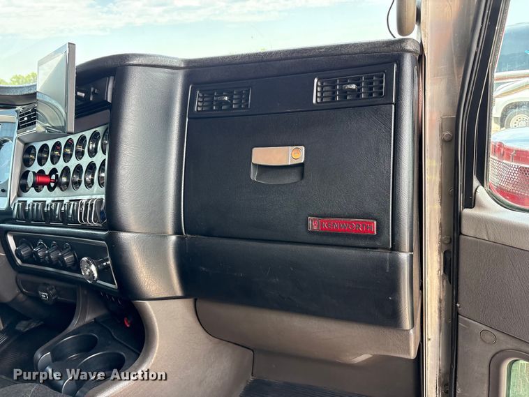 image for item YA3887 2014 Kenworth T8 Series dump truck