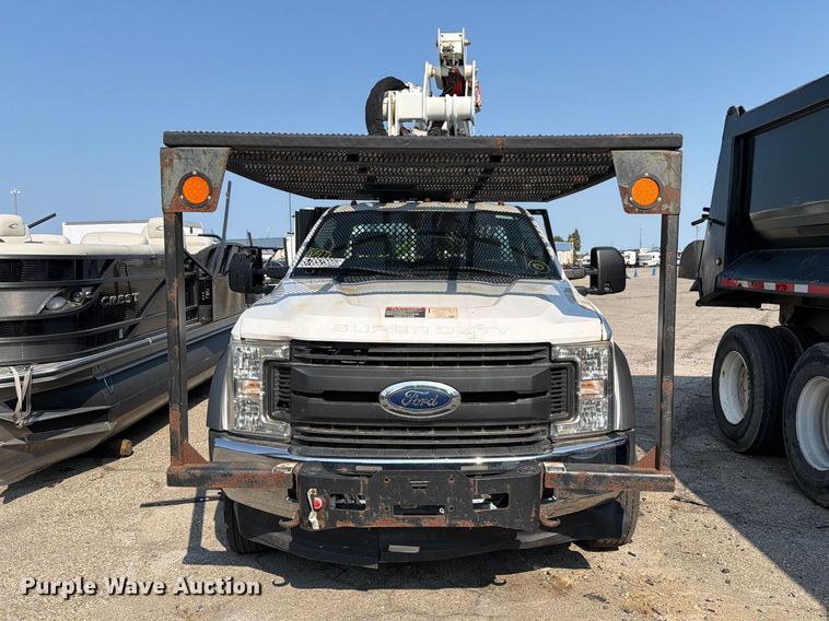 image for item YA3929 2017 Ford F550 Super Duty bucket truck